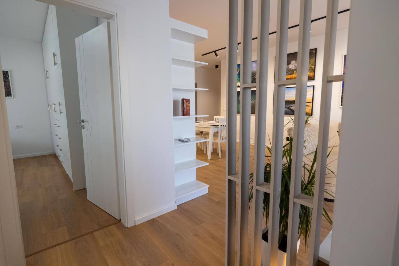 Victoria Lungomare Apartment Vlore Bagian luar foto