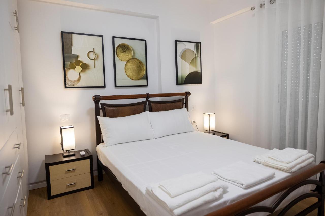 Victoria Lungomare Apartment Vlore Bagian luar foto