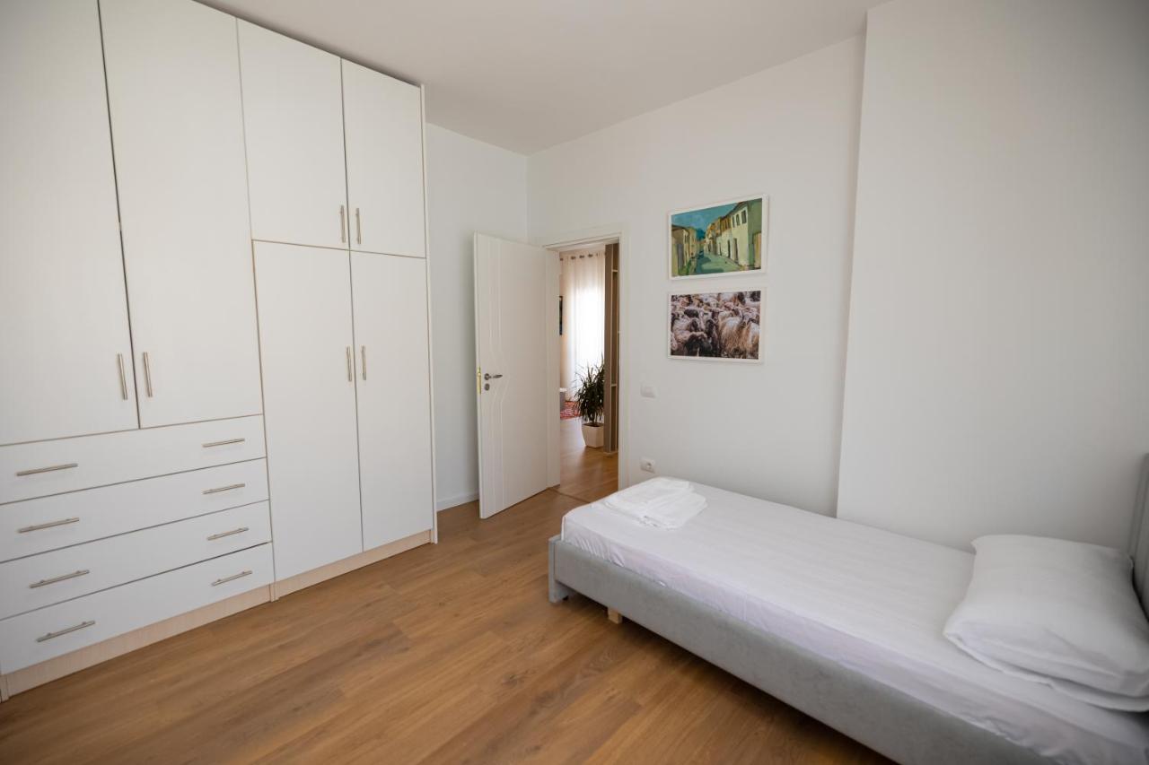 Victoria Lungomare Apartment Vlore Bagian luar foto