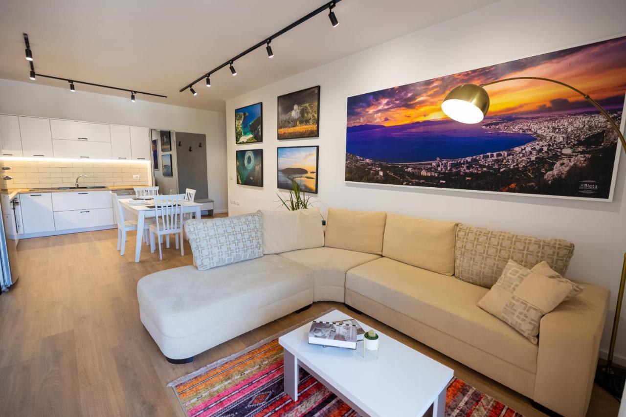 Victoria Lungomare Apartment Vlore Bagian luar foto