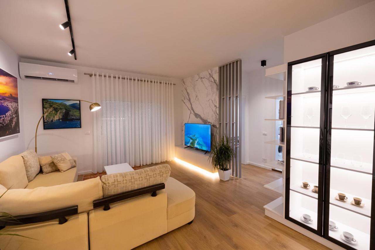 Victoria Lungomare Apartment Vlore Bagian luar foto