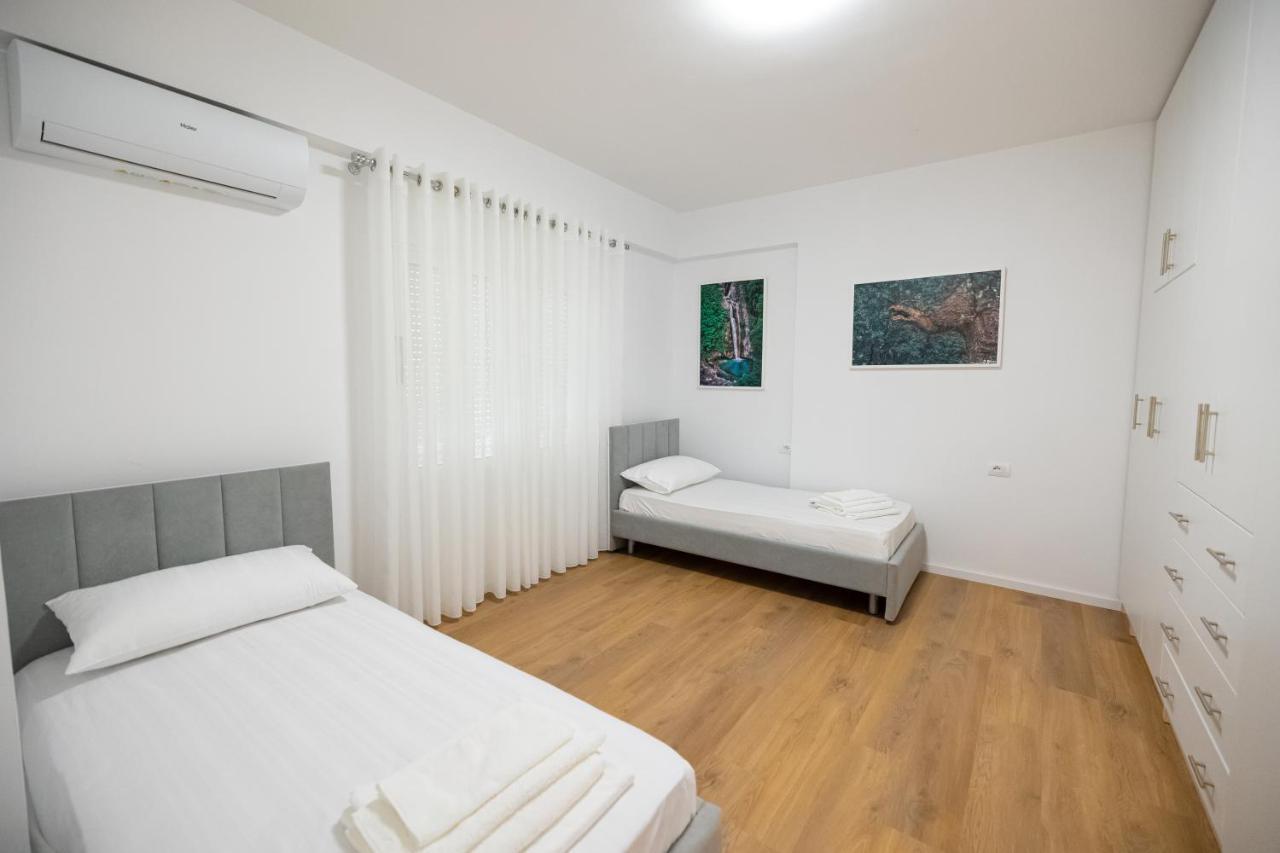 Victoria Lungomare Apartment Vlore Bagian luar foto