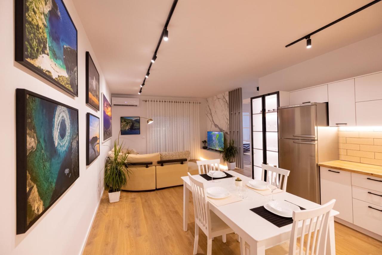 Victoria Lungomare Apartment Vlore Bagian luar foto