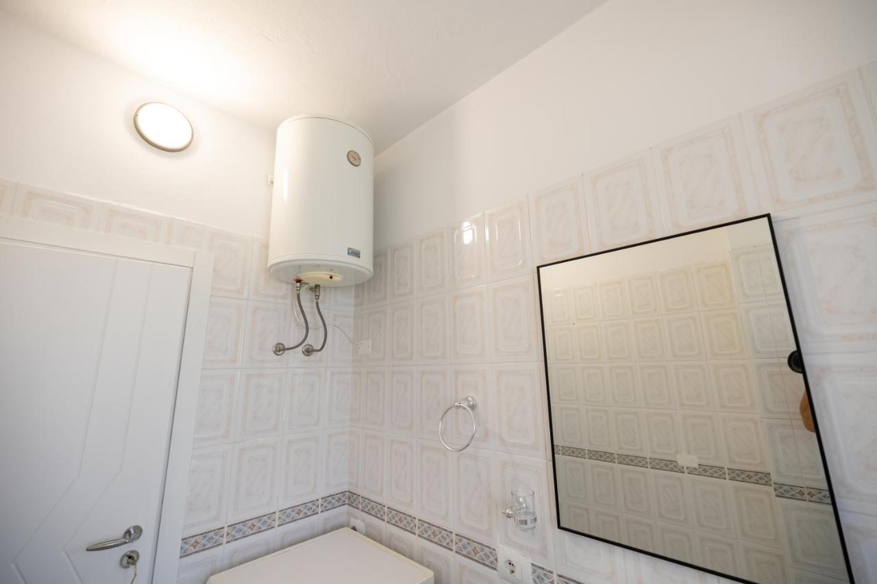 Victoria Lungomare Apartment Vlore Bagian luar foto