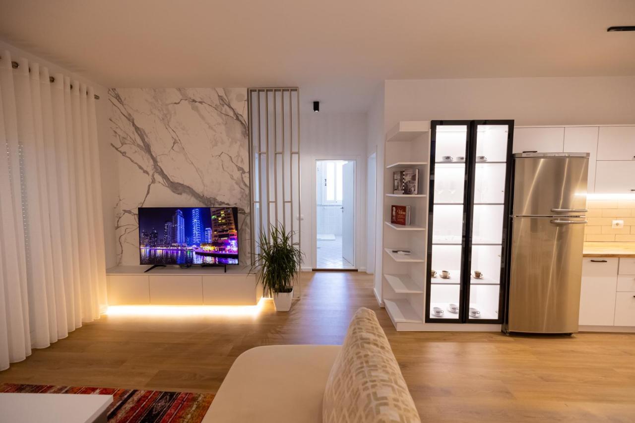 Victoria Lungomare Apartment Vlore Bagian luar foto