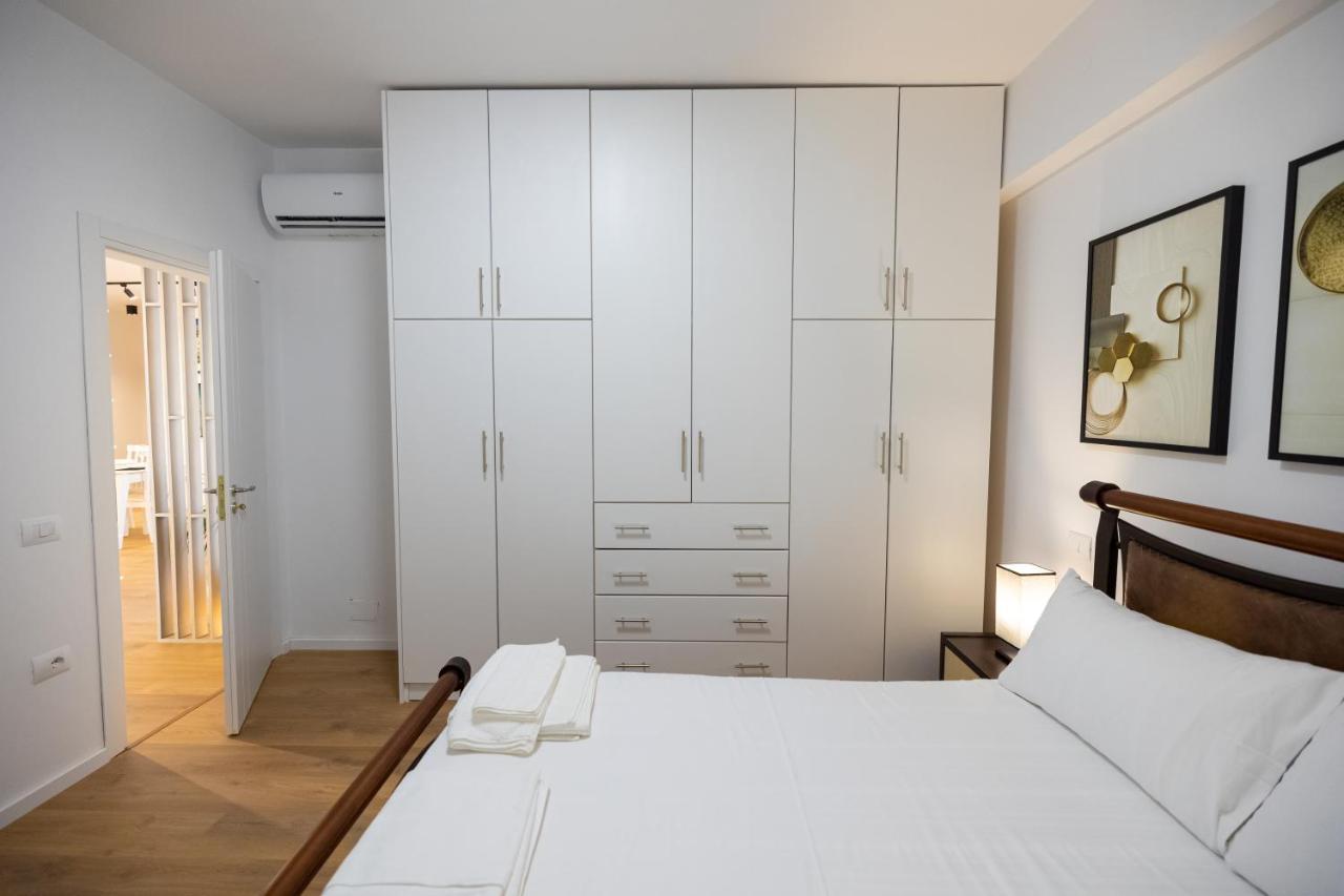 Victoria Lungomare Apartment Vlore Bagian luar foto