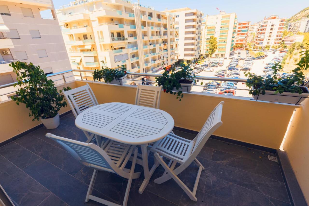 Victoria Lungomare Apartment Vlore Bagian luar foto