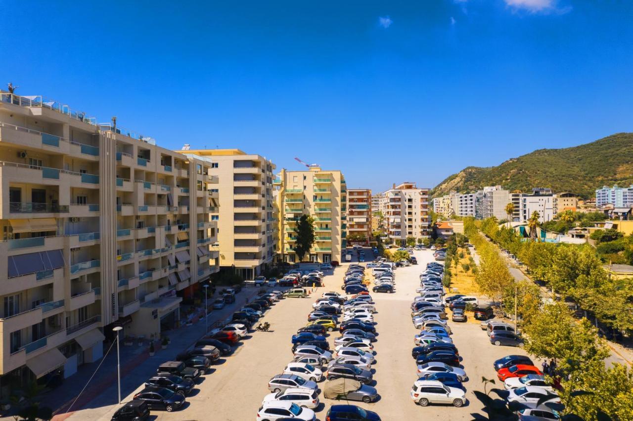 Victoria Lungomare Apartment Vlore Bagian luar foto